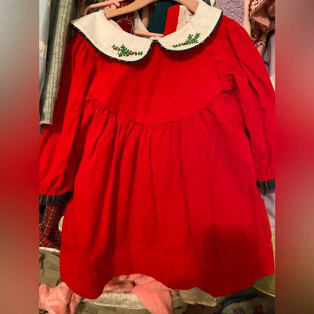 2T Christmas Dress
Excellent condition 
Corduroy material